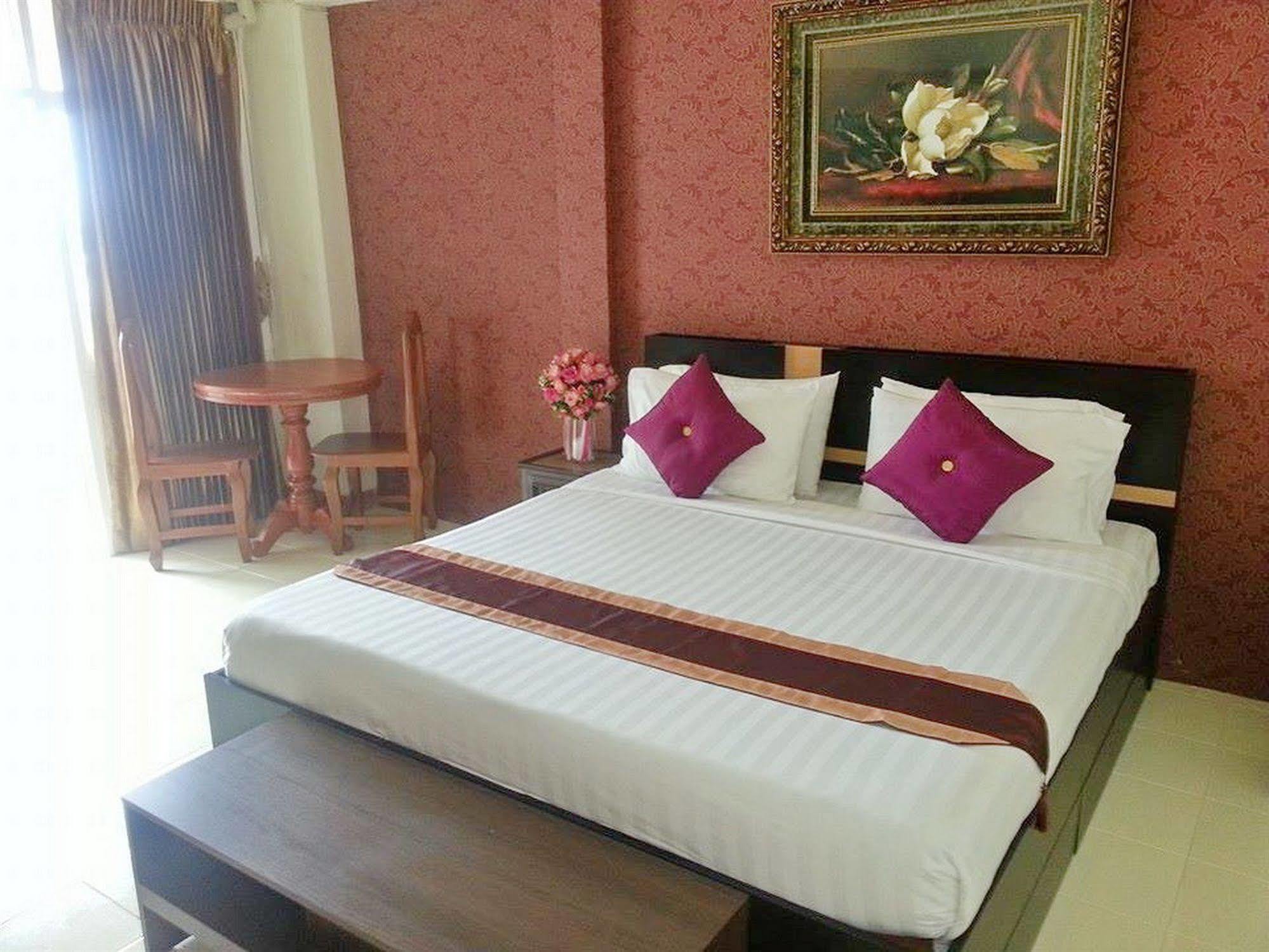 The Sun Resort & Spa Патая Екстериор снимка